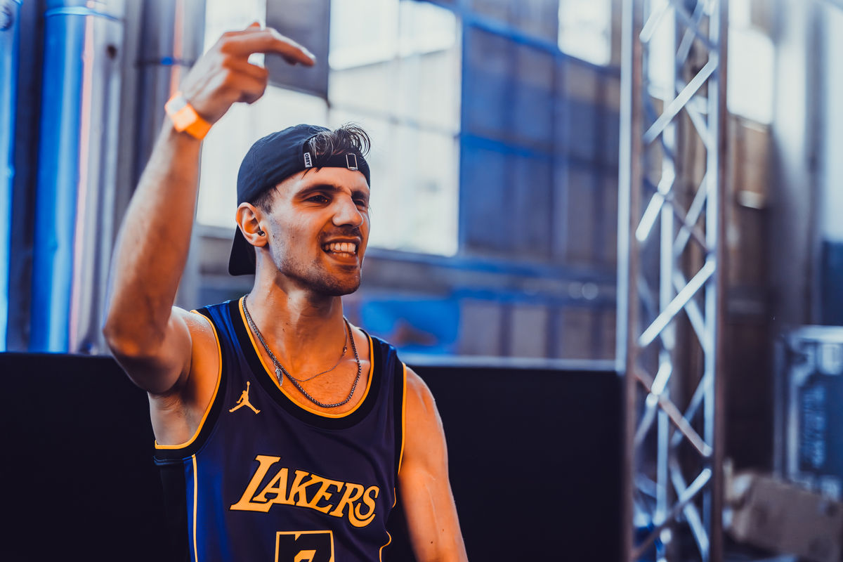 Loading... just a sec